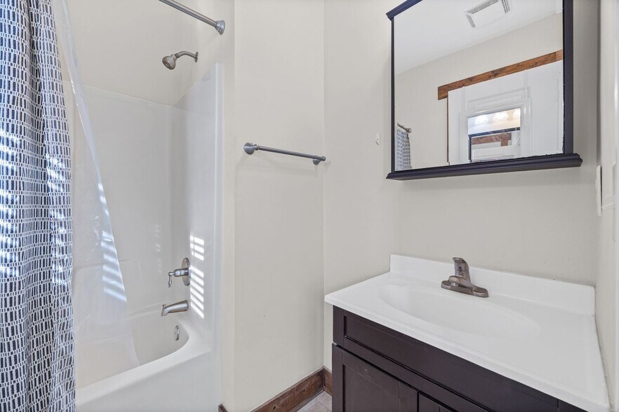 Building Photo - 1733 Matheson Ave