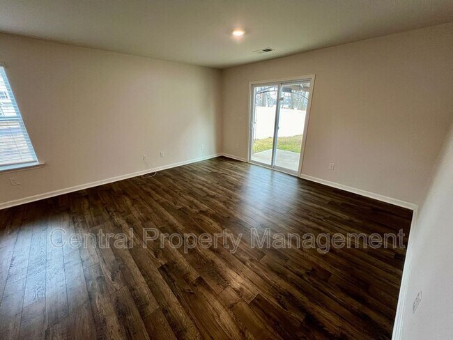 Building Photo - 534 Evaleigh St