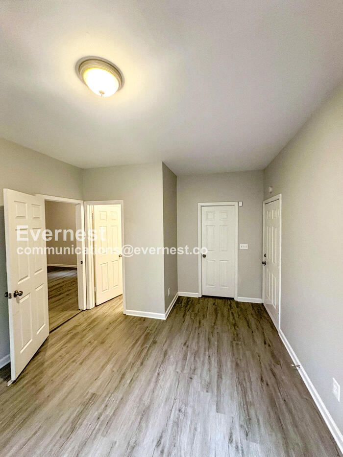 Building Photo - 581 Cedar Ave NW