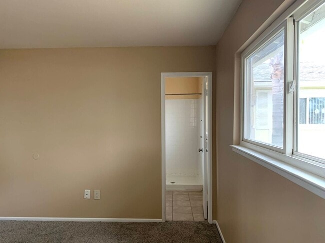 Building Photo - 4917 Roja Dr