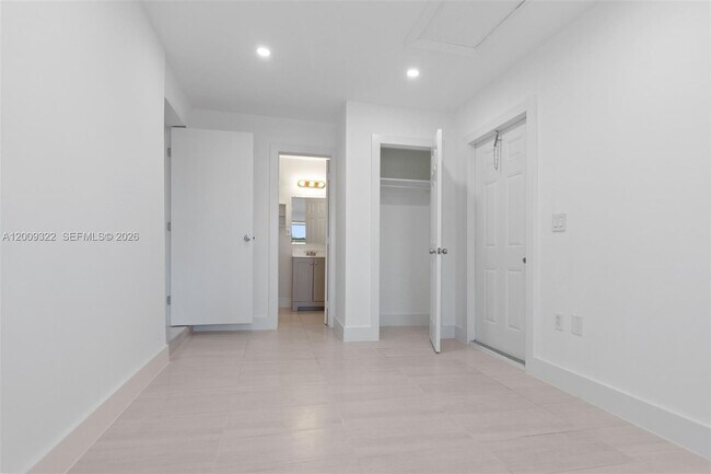 Building Photo - 1481 SW 49th Ave