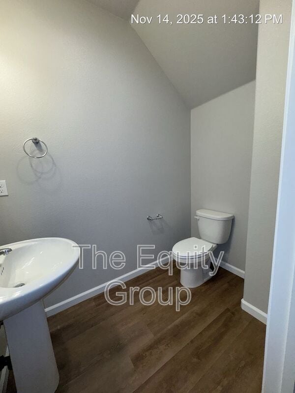 Building Photo - 418 S Summit St