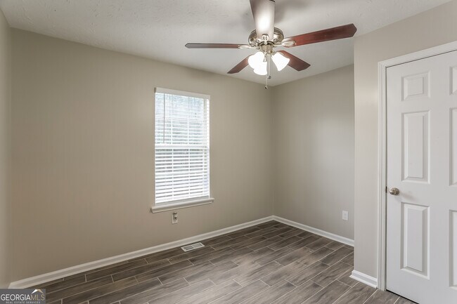 Building Photo - 382 Pleasant Way