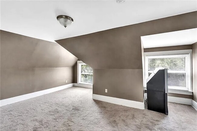 Building Photo - 310 N Linden Ave