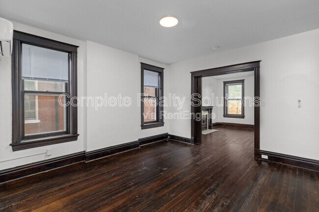 Building Photo - 2042 Russell Blvd