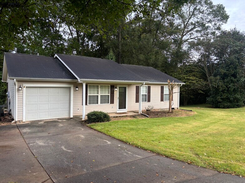 Primary Photo - 438 Old Colony Rd