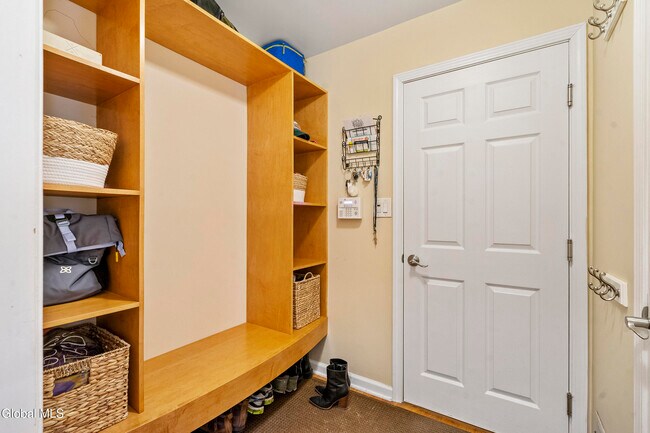 Building Photo - 5 Horizon Dr