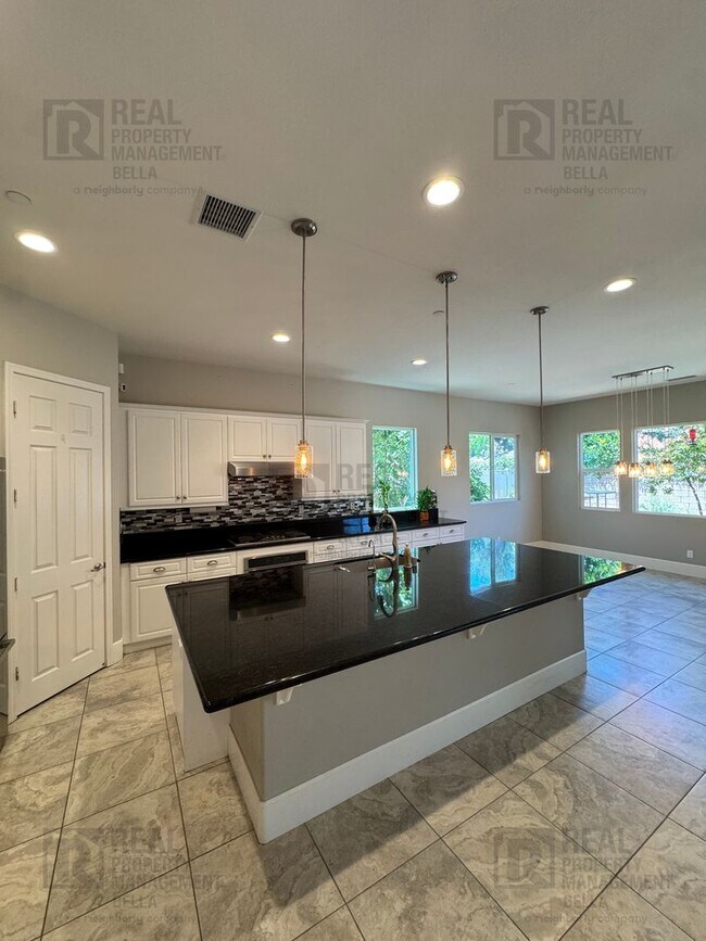 Building Photo - Beautiful Winchester Home with Open Floor Plan, Office & Solar