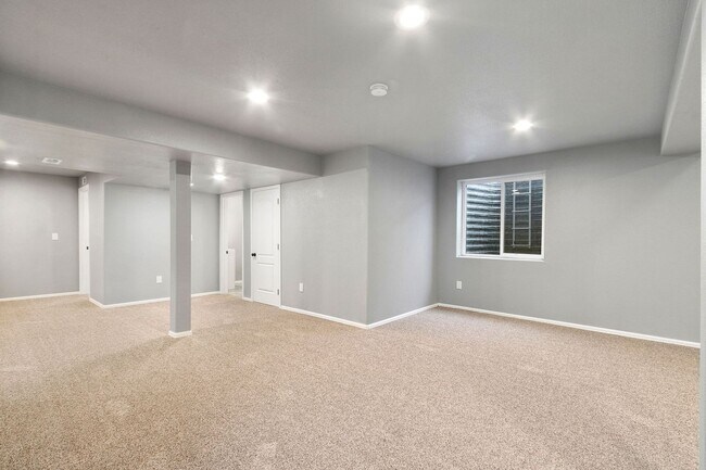 Building Photo - RainDance Resort-Style Living with 5 Bedroom, 3 Bathroom Ranch Home!