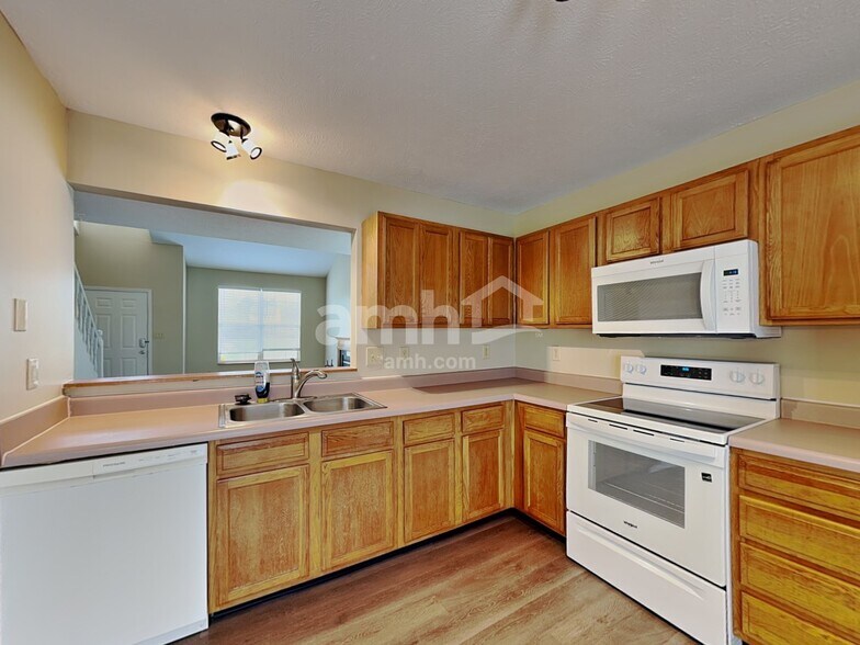 Building Photo - 5943 King Lear Dr