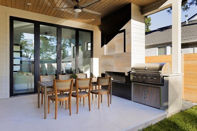 Building Photo - 603 E 47th St