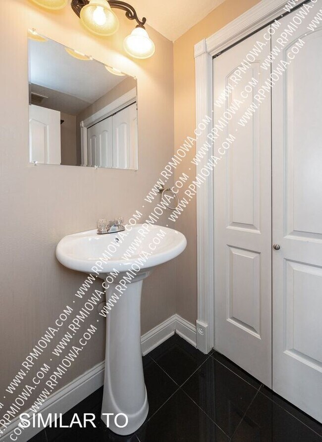 Building Photo - 14105 Airline Ave