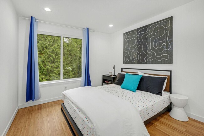 Building Photo - 5bd/2.5ba Bellevue Home