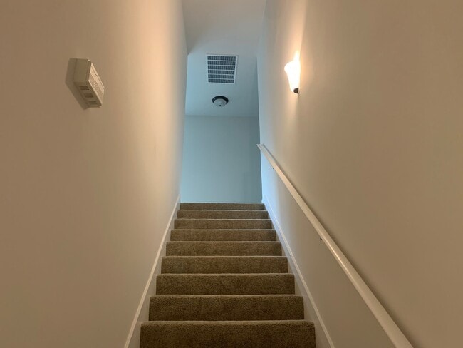 Building Photo - The Cottages at University Villas 3 bedroom 2.5 bath townhouse for Lease!