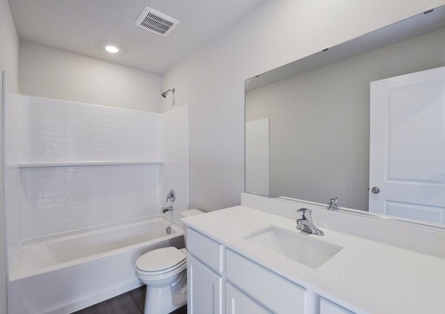 Building Photo - Spacious 4-Bedroom, 3-Bath Home in Tacoma