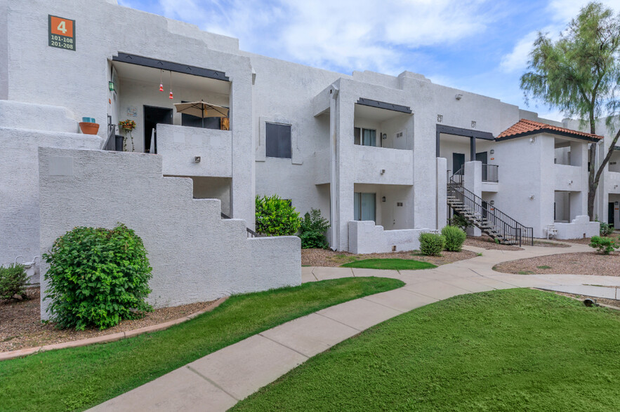 Building Photo - Residences at Palm Valley