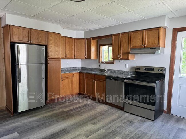 Building Photo - 126 Parsells Ave