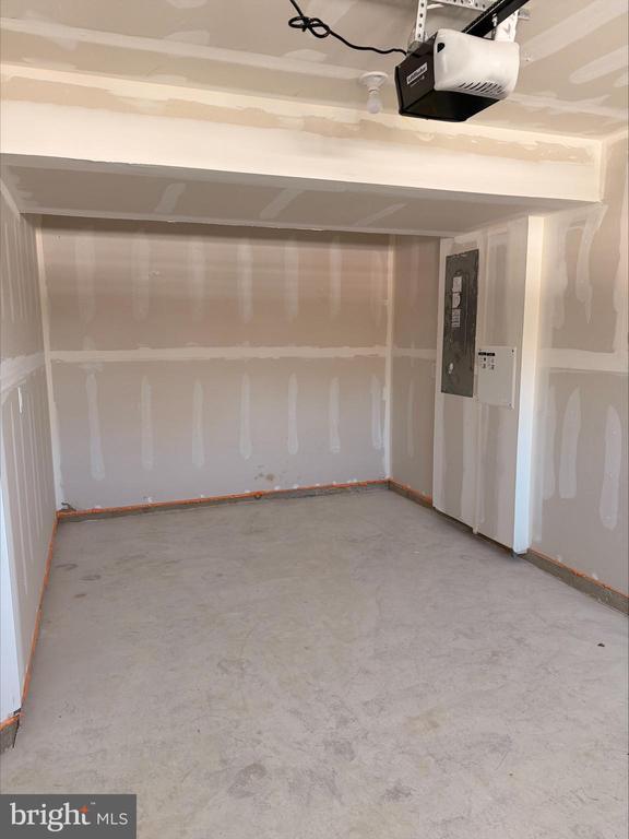 Building Photo - 1180 W Walnut Rd