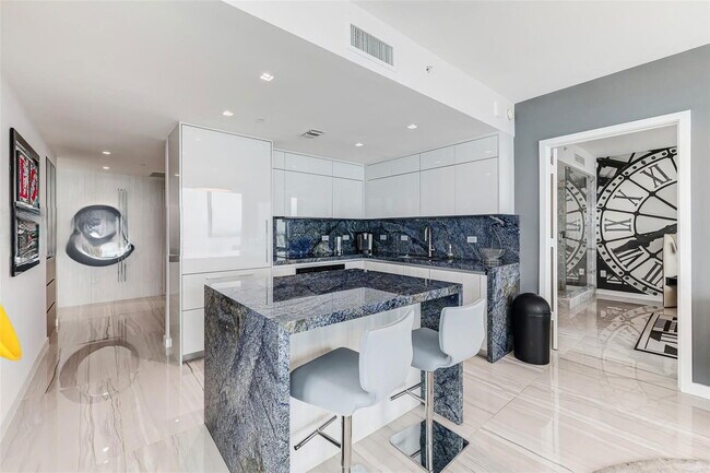 Building Photo - 3131 NE 7th Ave