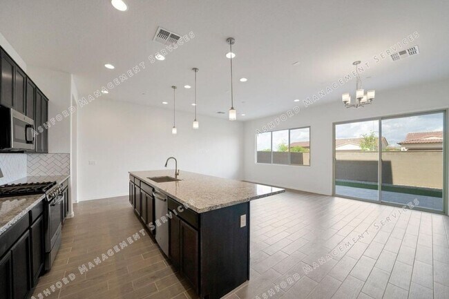 Building Photo - Luxury 3-Bedroom Townhome with Rooftop Dec...