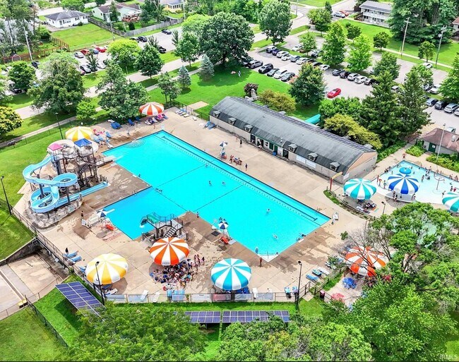 Building Photo - 916 E Maxwell Ln