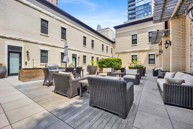 Building Photo - 103 W Chestnut St