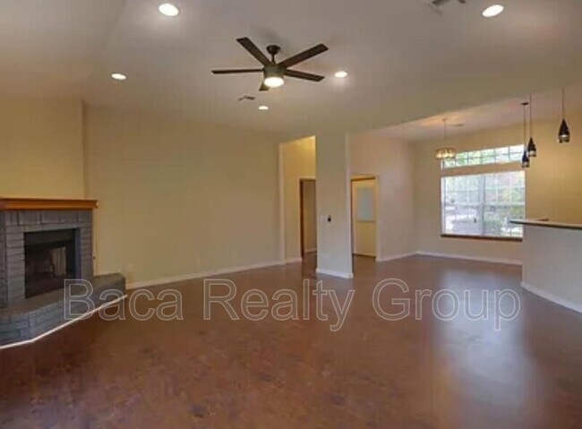 Building Photo - 6000 SE 86th St
