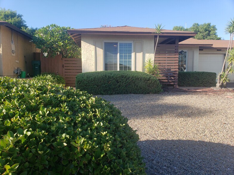 Primary Photo - 4564 Beverly Glen Dr