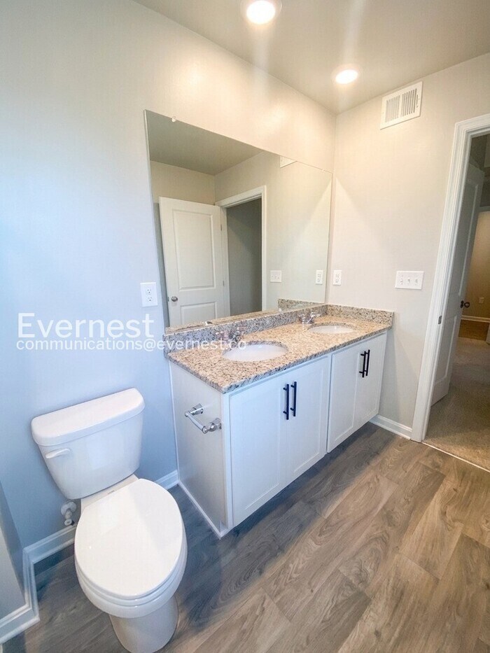 Building Photo - 21 Valiant Ct