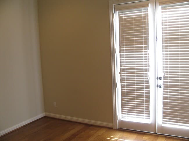 Building Photo - 4112 Blossom St