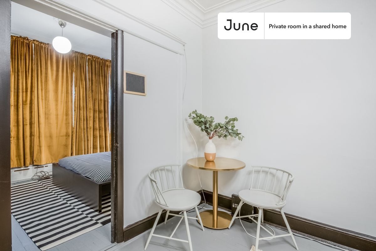 Building Photo - Room in Shared 5 bed/2 bath home in Woodley Park