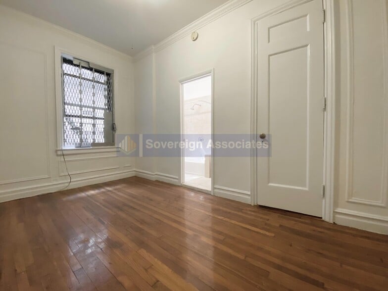 Building Photo - 45 Tiemann Pl