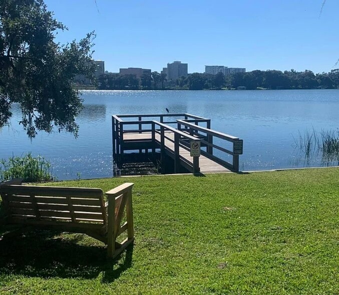 Fishing Pier on Lake Concord. - 320 Lakeview St