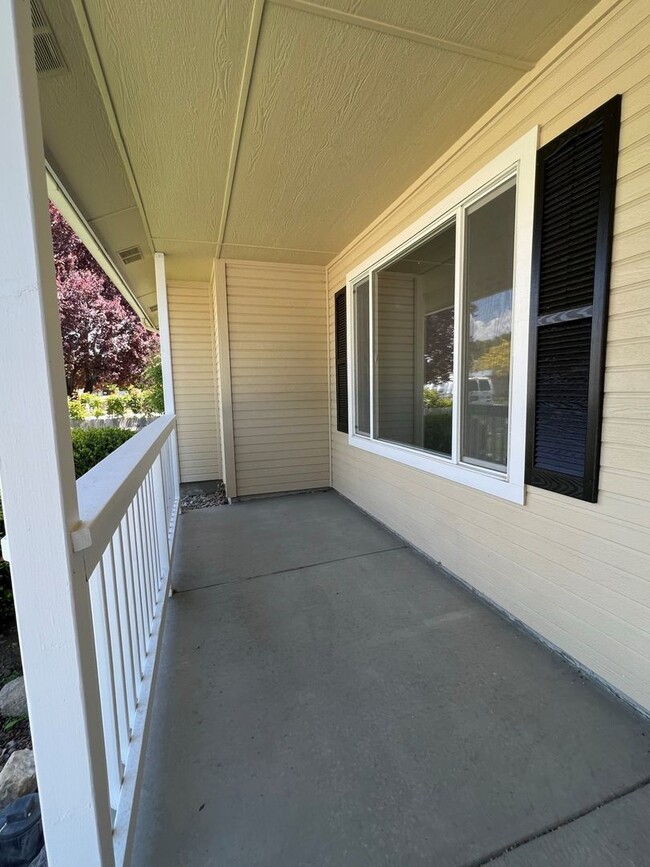 Building Photo - Beautiful 3 bed 2 bath home in the Haven C...