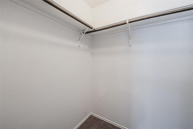 Building Photo - 108 Comet Dr