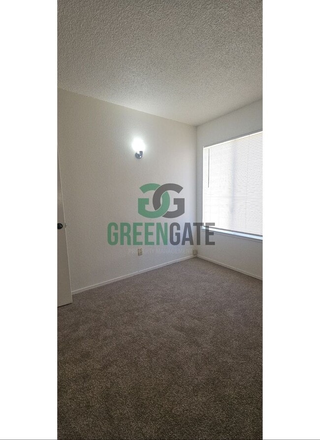 Building Photo - 3 BEDROOM 2 BATH HOME MOVE IN READY IN North MODESTO!