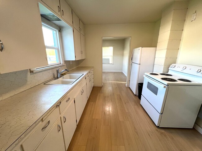 Building Photo - Cute 2 bedroom, 1 bath in Mount Vernon clo...
