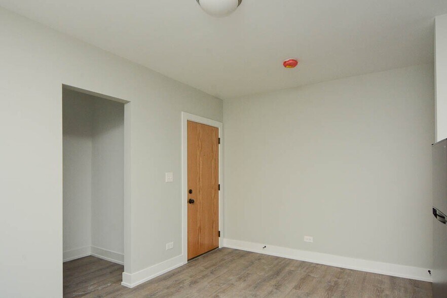 Building Photo - 432.5 W Belden Ave