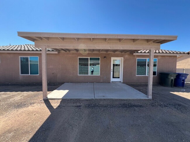 Building Photo - BRAND NEW 3 BEDROOM HOME!