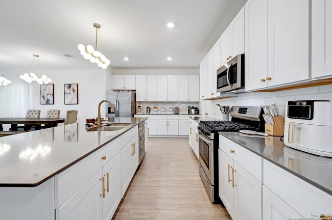 Building Photo - 32231 Escarole Bnd