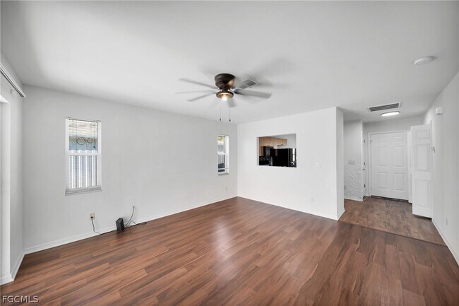 Building Photo - 1044 SE 11th St