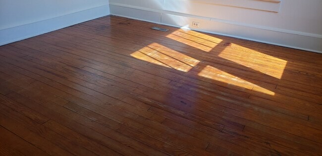 Building Photo - 1211 N Main St