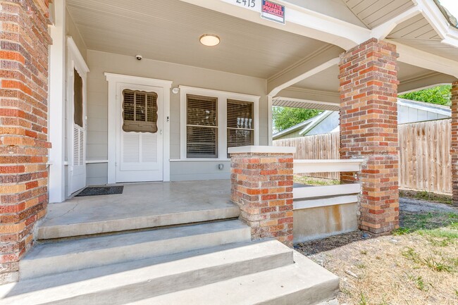 Building Photo - 3 Bedroom/2 Bath Los Angeles Heights Subdi...