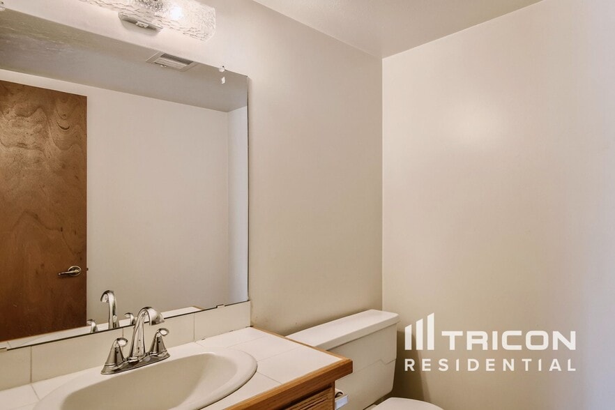 Building Photo - 6552 W Morraine Pl