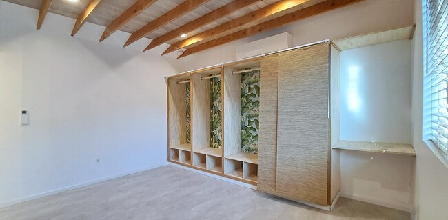 Building Photo - 1643 W 48th St