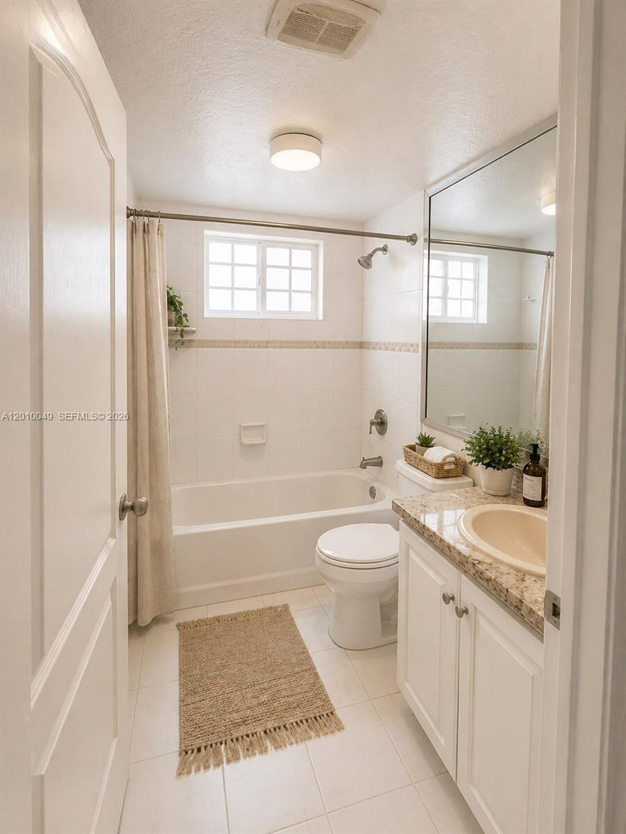 Building Photo - 11051 W Okeechobee Rd