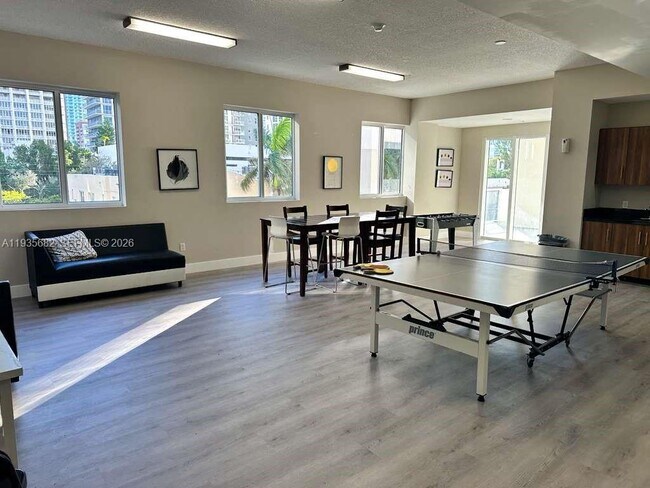 Building Photo - 601 NE 23rd St