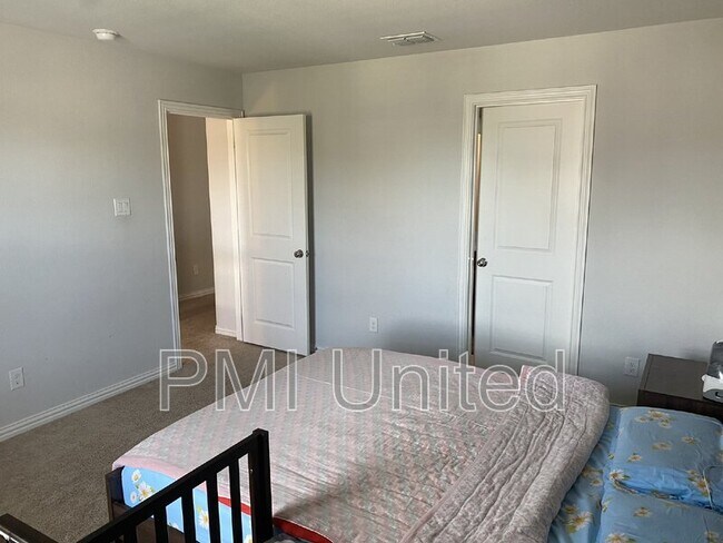 Building Photo - 429 Halwin Dr
