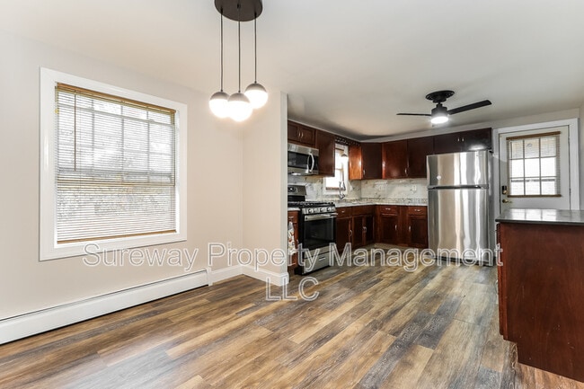 Building Photo - 408 Rosewood Ave