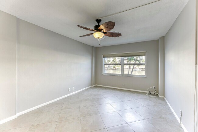 Building Photo - 2900 NE 30th St